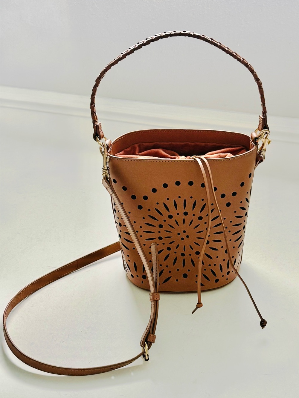 CHICO’S, Laser-Cur Leather Bucket Bag, EUC